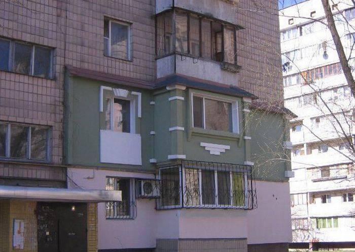 Pasionat de arhitectură, un cetăţean şi-a transformat apartamentul. Vecinii lui nu sunt prea încântaţi 229926