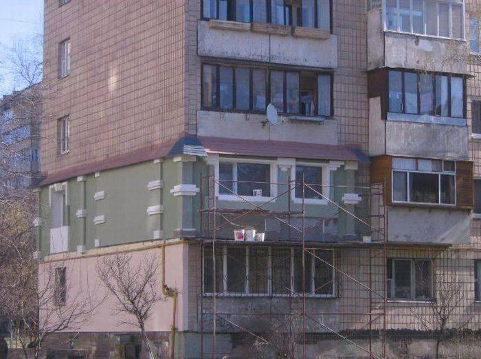 Pasionat de arhitectură, un cetăţean şi-a transformat apartamentul. Vecinii lui nu sunt prea încântaţi 229927