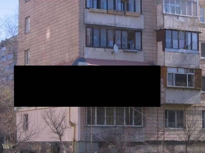 Pasionat de arhitectură, un cetăţean şi-a transformat apartamentul. Vecinii lui nu sunt prea încântaţi 229928