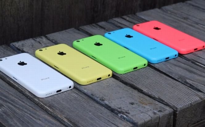 Primul smartphone Apple care are carcasa din plastic, un EŞEC în China