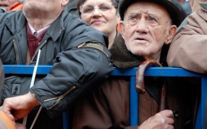 Un cămin de bătrâni din Vâlcea, la un pas de închidere. 65 de vârstnici riscă să fie aruncaţi în stradă de la 1 ianuarie