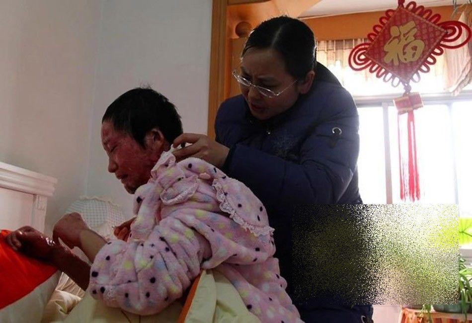 China.Ce i-a făcut acest MONSTRU iubitei lui pentru că a refuzat să se CULCE cu el 230388