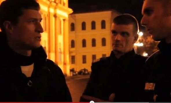 Abuz INCREDIBIL al jandarmilor din Braşov asupra unui grup de tineri. &quot;Dacă nu plecaţi în 2 minute vom folosi FORŢA şi va fi GRAV&quot;