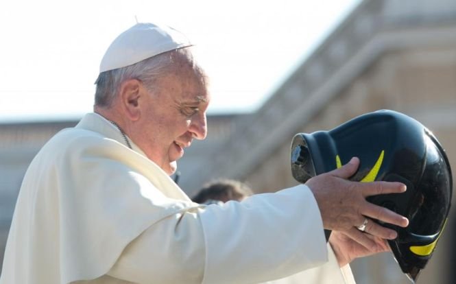 Gestul făcut de Papa Francisc la care nimeni nu se aştepta. Suveranul Pontif a dat dovadă de simţ al umorului ieşit din comun
