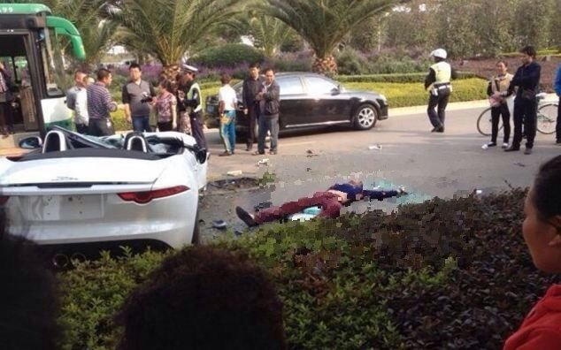 Imagini şocante. Cadavrul unui chinez, lăsat de poliţişti să zacă în mijlocul străzii