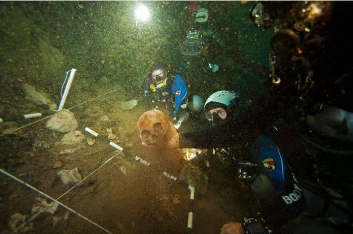 O lume UNICĂ, descoperită în apropiere de Bahamas. Ce au găsit scafandrii când au intrat în apă 230654