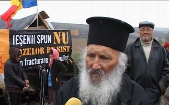 "Noi nu plecăm de aici!" Locuitorii din Pungeşti continuă protestele faţă de explorarea gazelor de şist 230822