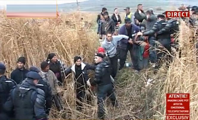 "Noi nu plecăm de aici!" Locuitorii din Pungeşti continuă protestele faţă de explorarea gazelor de şist 230824