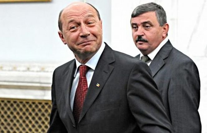 Traian Băsescu şi-a adus aminte de vremurile bune. S-a întâlnit la ceas de seară cu Elena Udrea şi Emil Boc la Golden Blitz