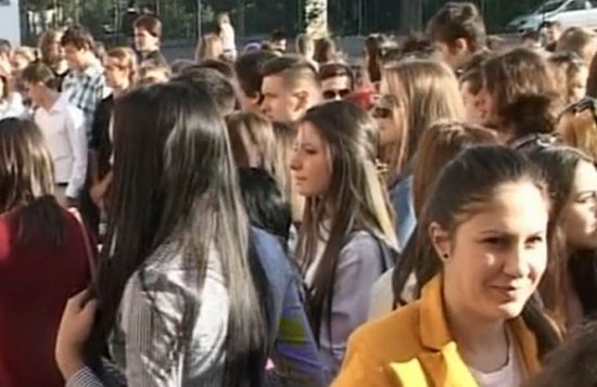 Şcolile din România sunt în afara legii. Ministerul Educaţiei n-a publicat regulile prin care să fie conduse