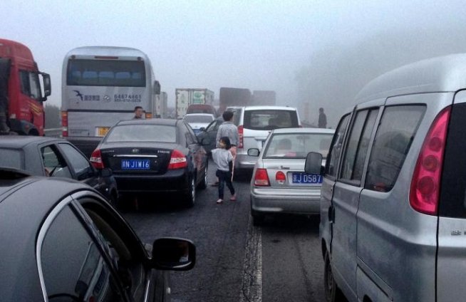 China este pregătită să închidă şcoli şi fabrici dacă se ating niveluri înalte de poluare în Shanghai