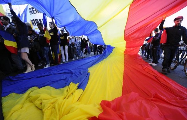 Mii de persoane pe străzile Capitalei: &quot;Chişinău şi Bucureşti, două inimi româneşti&quot;