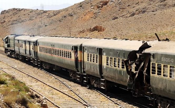 Explozie într-un tren de călători din Pakistan. 6 persoane şi-ai pierdut viaţa