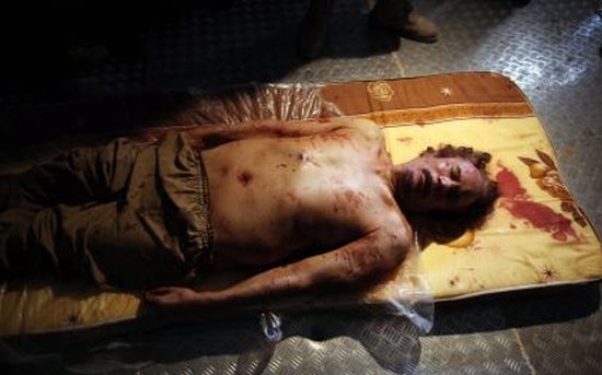 Văduva lui Muammar Gaddafi cere să-i fie predat cadavrul soţului său