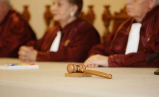 Curtea Constituţională face jocul lui Băsescu. Sesizarea preşedintelui vizând Legea referendumului, amânată pentru 14 noiembrie