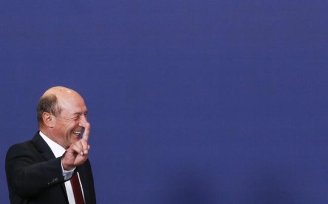 Guvernul îi cumpără lui Băsescu avion din Italia
