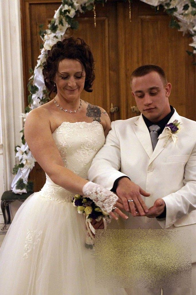 O familie în care cântă "găina". Cea mai puternică femeie din Rusia s-a căsătorit 231655