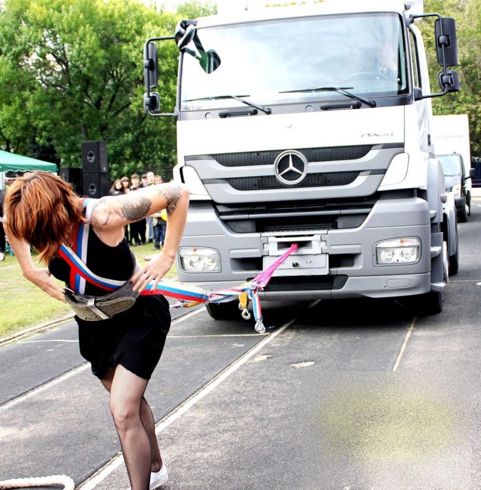 O familie în care cântă "găina". Cea mai puternică femeie din Rusia s-a căsătorit 231658