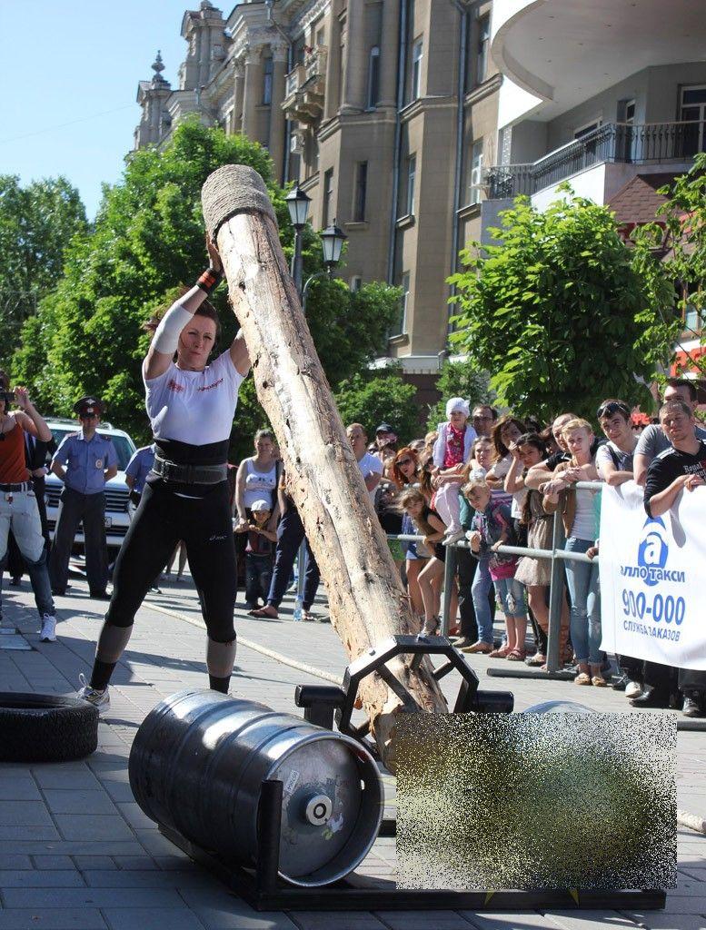 O familie în care cântă "găina". Cea mai puternică femeie din Rusia s-a căsătorit 231659