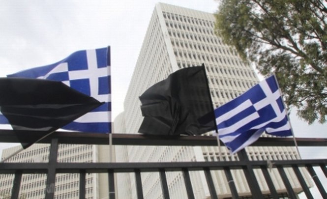 Un partid din Grecia, tăiat de la finanţare. Şase din membrii săi, acuzaţi de apartenenţă la o organizaţie criminală