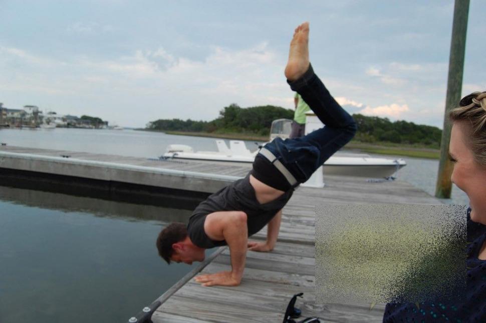 Ce se ascunde în spatele acestei fotografii. Vezi cum arată de la brâu în jos omul care a ales VIAŢA, după un diagnostic tragic 232051