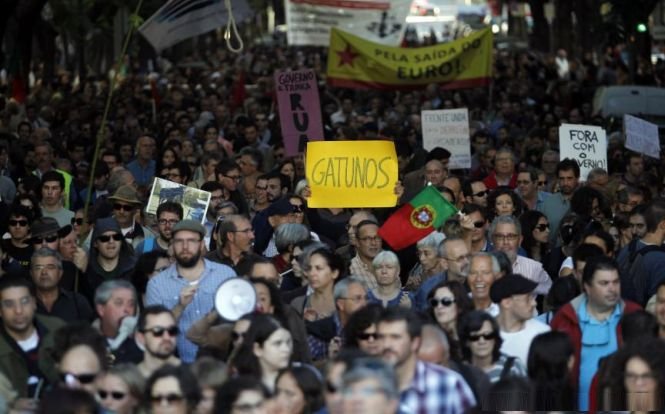 Câteva mii de persoane au manifestat în Portugalia, faţă de politicile de austeritate