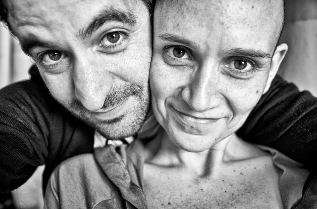 IMAGINI SFÂŞIETOARE. Cum distruge cancerul viaţa a doi tineri îndrăgostiţi 232250