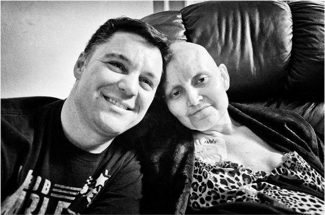 IMAGINI SFÂŞIETOARE. Cum distruge cancerul viaţa a doi tineri îndrăgostiţi 232254