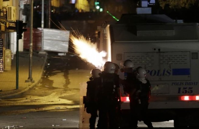 Noi PROTESTE VIOLENTE în Turcia. Poliţia a intervenit cu gaze lacrimogene