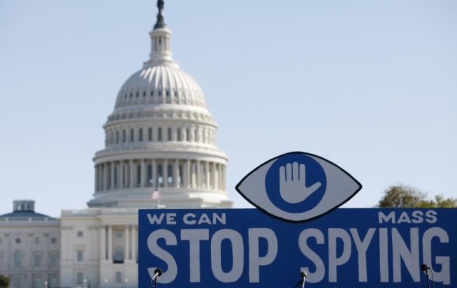 MII DE OAMENI au protestat la Washington împotriva programelor NSA
