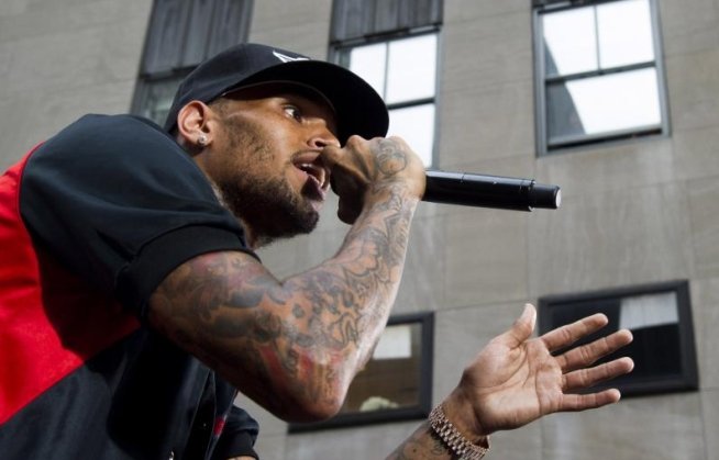 Rapperul Chris Brown a fost ARESTAT 
