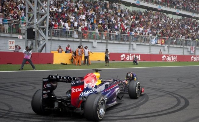 VIDEO. Sebastian Vettel, campion mondial AMENDAT pentru &quot;cerculeţe&quot;