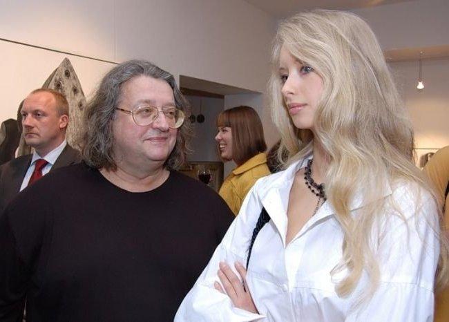 Dragostea este oarbă. Cum arată soţia celui mai faimos cântăreţ de rock din Rusia 232453