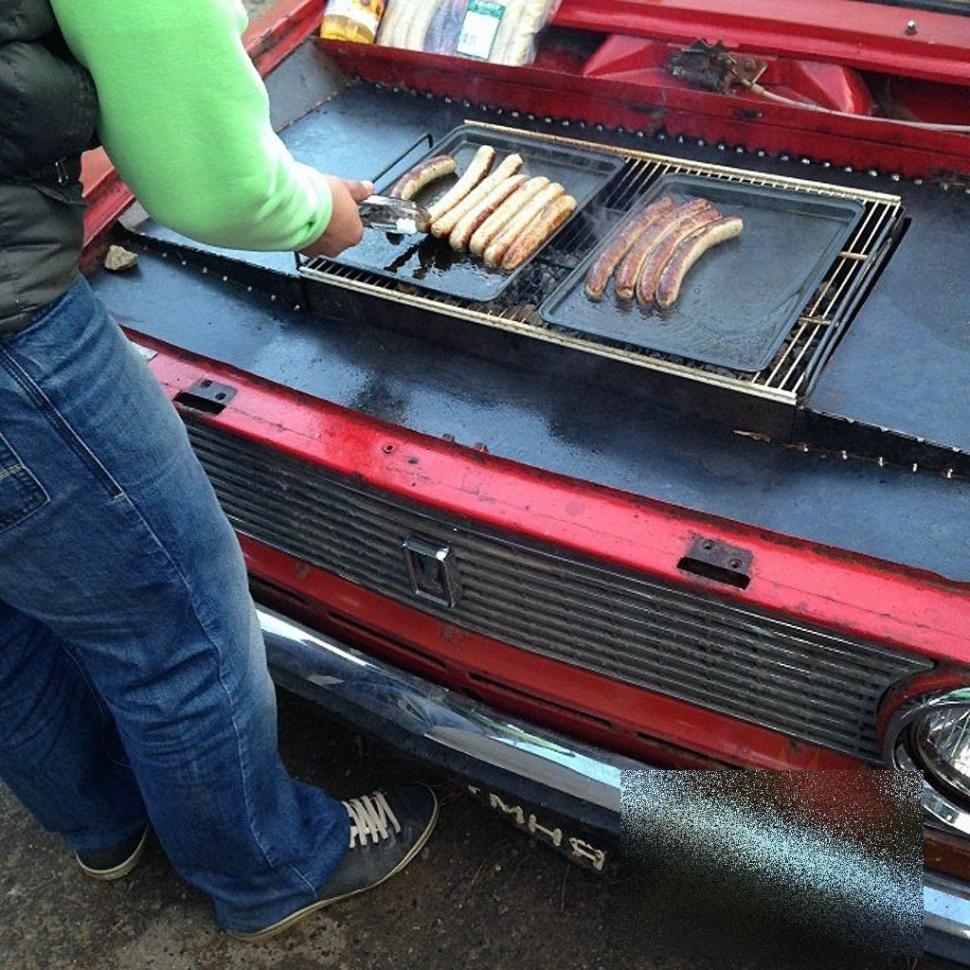 Acesta este cel mai original tunning auto. În România, o astfel de maşină s-ar vinde ca pâinea caldă 232603