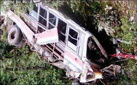 Locul în care mor 15 persoane pe oră! 44 de morţi într-un accident de autobuz produs în sudul Indiei