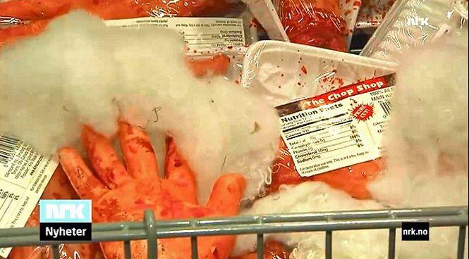 Copiii au început să ţipe şi părinţilor nu le venea să creadă! Oamenii au fost îngroziţi de ceea ce au găsit la raionul de carne 233050