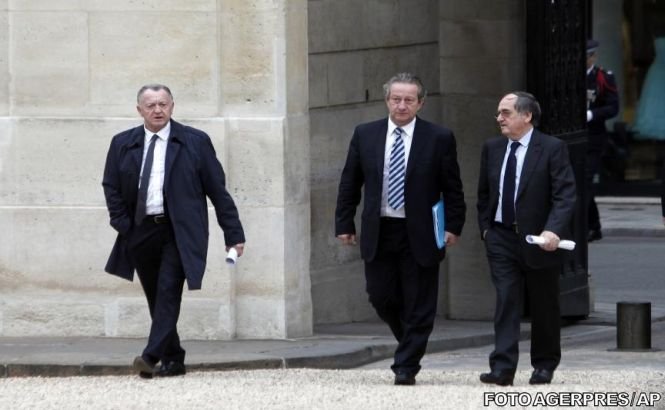 Hollande rămâne pe poziţii: Salariile de peste un milion de euro, impozitate cu 75% şi în fotbal