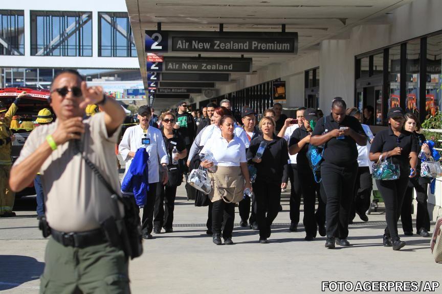 GALERIE FOTO: Atac armat pe aeroportul din Los Angeles. Un ofiţer TSA a fost ucis şi mai multe persoane au fost rănite 233332