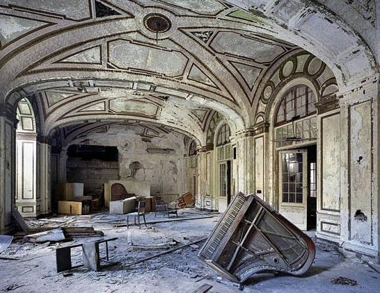 Imagini din CEL MAI MARE ORAŞ american intrat în FALIMENT 233390