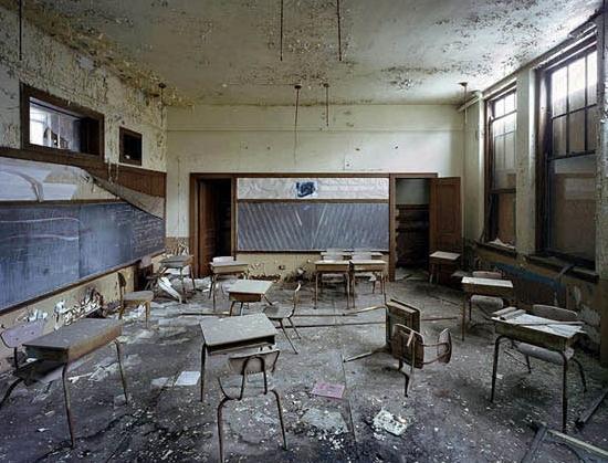 Imagini din CEL MAI MARE ORAŞ american intrat în FALIMENT 233393