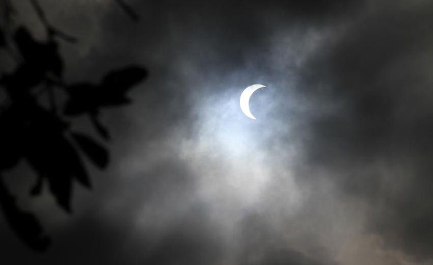 Imagini spectaculoase din timpul eclipsei de Soare ce a putut fi observată din America, Europa şi Africa 233500