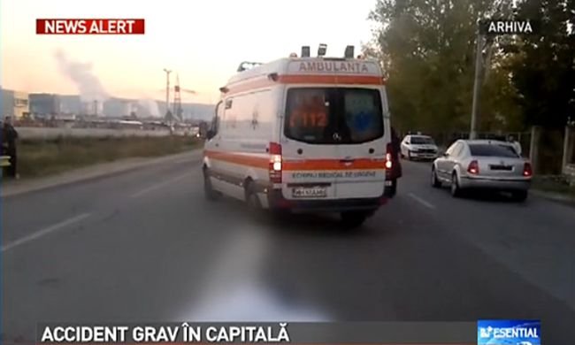 Accident GRAV în Bucureşti. Trei maşini implicate, cel puţin doi răniţi