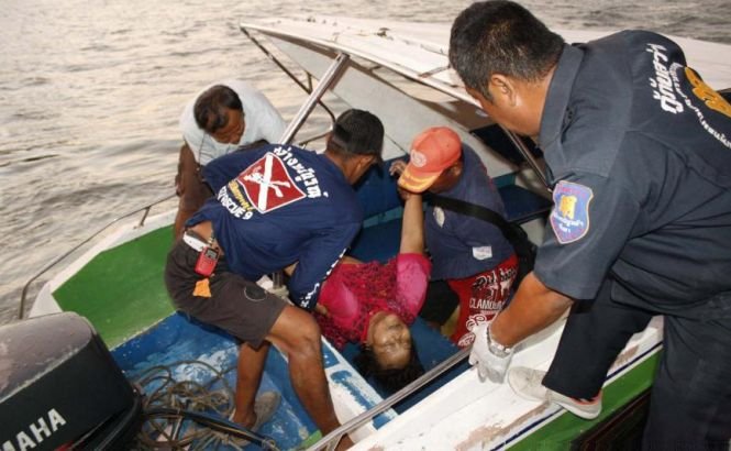 Şapte morţi, după un accident de feribot în Thailanda. Nava avea 200 de pasageri, deşi capacitatea era de 150 de persoane