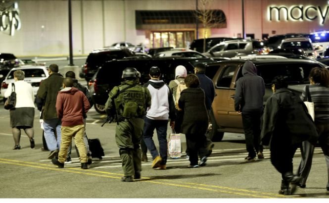 Atacul din mall-ul din New Jersey a luat sfârşit. Suspectul principal s-a sinucis