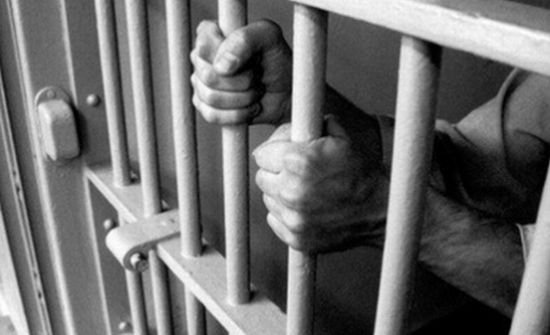 Zeci de deţinuţi politici au intrat în greva foamei denunţând condiţiile de detenţie din Iran 