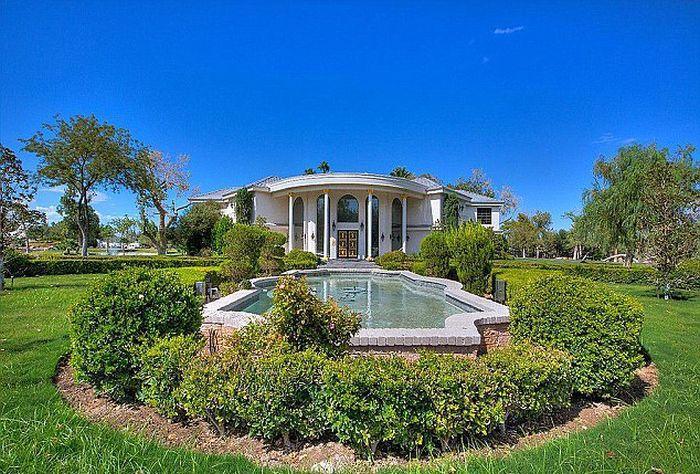 Casa asta a fost scoasă la vânzare, dar nimeni nu vrea să o cumpere. Află motivul uimitor 233972