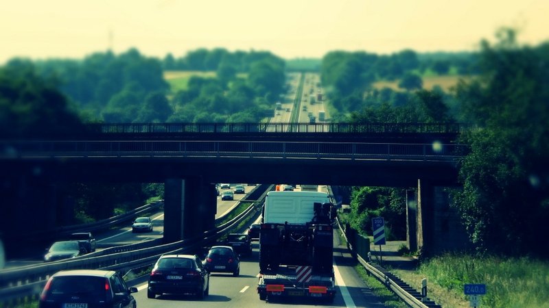 Cea mai BOGATĂ ţară din Europa ar putea introduce taxa de autostradă de 100 de euro pentru STRĂINI