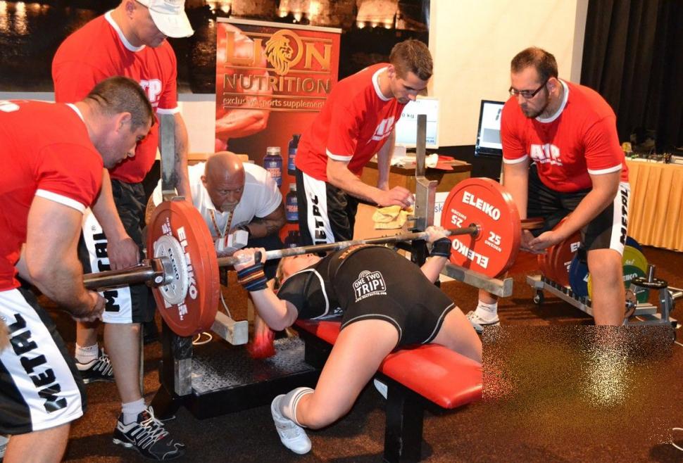 Cum s-a transformat în patru ani această tânără. Povestea de succes din spatele unei experienţe traumatizante 234245