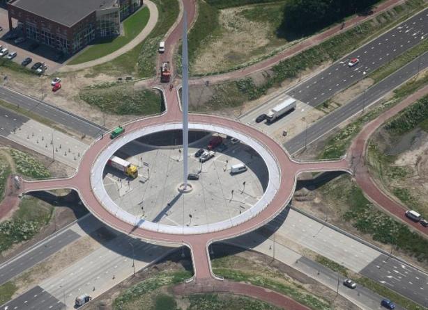 Minunea construită în Olanda, care arată cât de dezvoltată este această ţară. Sensul giratoriu suspendat pentru BICICLIŞTI 234293