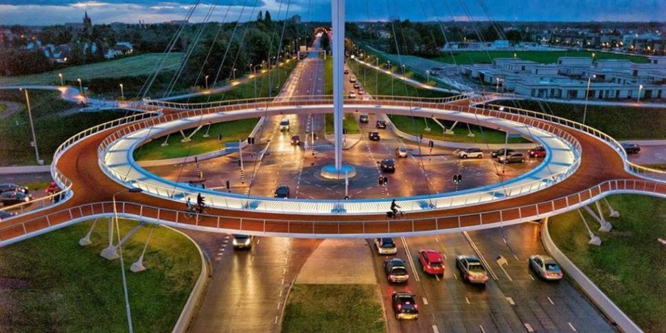 Minunea construită în Olanda, care arată cât de dezvoltată este această ţară. Sensul giratoriu suspendat pentru BICICLIŞTI 234297